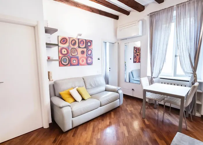 Cosy And Bright Flat In The Heart Of Porta Venezia
